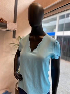 Blusa Decote Nuvem Azul Claro - Fino Look