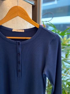 Blusa Canelada Mg Longa Botões - loja online