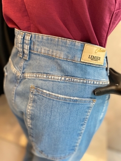 Calça Mom Jeans Botão Forrado - loja online