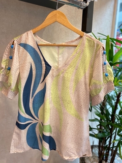 Blusa Estampada Detalhe Manga