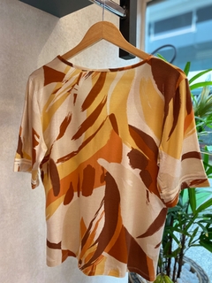 Blusa Estampada Decote V na internet