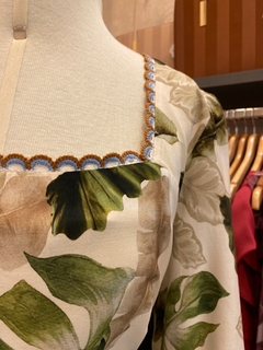 Blusa Folhas Decote Quadrado na internet