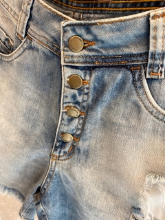 Short Jeans Destroyed na internet