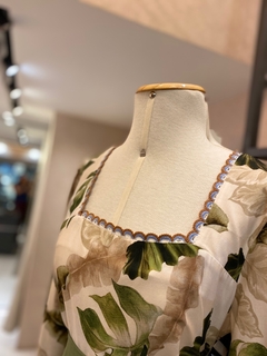 Blusa Folhas Decote Quadrado