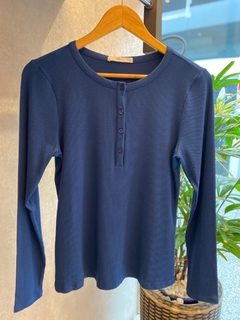Blusa Canelada Mg Longa Botões - Fino Look
