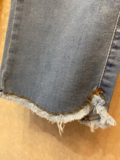 Calça Capri Jeans Barra Desfiada Plus na internet