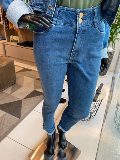 Calça Capri Clara Barra Jeans