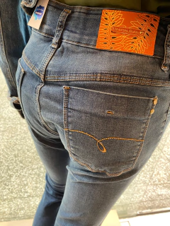 Calça Capri Clara Barra Jeans na internet