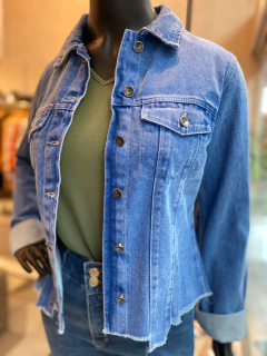 Jaqueta Jeans Barra Desfiada - comprar online