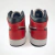 Descubra o estilo icônico do Air Jordan 1 Mid GS Chicago Black Toe. Com cores vermelho, preto e branco, esse tênis unissex é um clássico. Feito de couro legítimo, oferece qualidade e durabilidade. Com ajuste por cadarços e material interno em tecido, gara