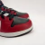 O Air Jordan 1 Mid Chicago Black Toe é uma referência ao modelo clássico da linha Air Jordan. Com uma combinação de cores vermelho, preto e branco, este tênis tem um visual atemporal e elegante que nunca sai de moda. Ideal para quem busca um calçado confo