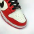 O Tênis Nike Dunk Low x NBA - Chicago é a escolha perfeita para os homens que adoram estilo e conforto. Com sua combinação de cores vermelho, preto e vermelho, este tênis é feito de couro legítimo e possui ajuste por cadarços. Não perca a oportunidade de 