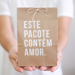 Saquinho Kraft Reforçado | Este Pacote Contém Amor (Branco)