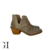 Bota vison con tachas en internet