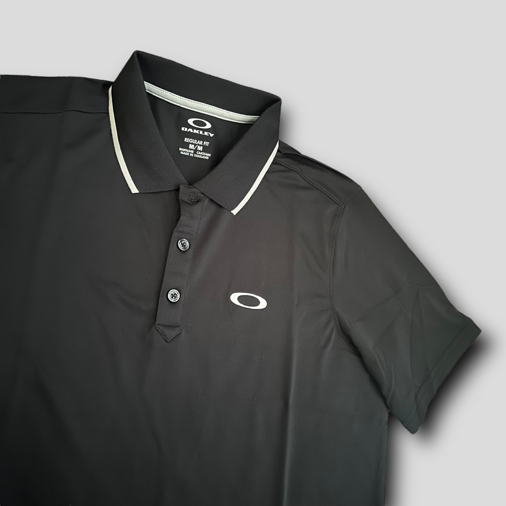 Preços baixos em Camisetas Oakley Preto para Homens