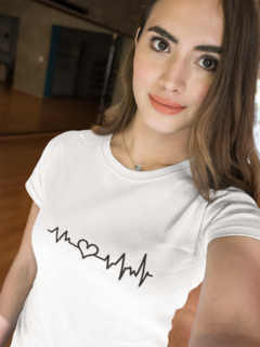 Camiseta Feminina | "Linha do Amor"
