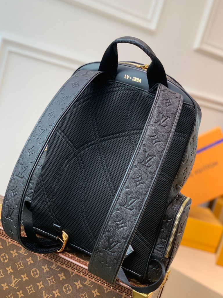 Mochila Louis Vuitton collab NBA