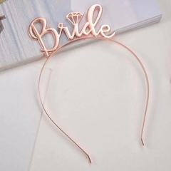 Tiara Bride na internet