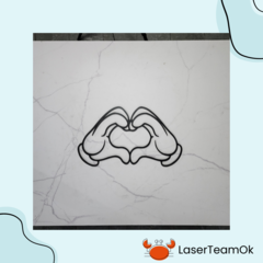 Cuadro De Manos De Mickey (corazón) En Mdf De 5.5 Mm