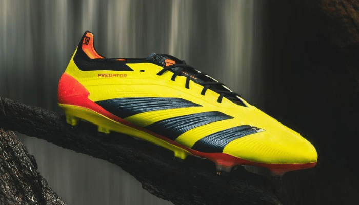 chuteira de campo adidas Predator 24 Lowcut FG na cor Energy Citrus. A chuteira possui um cabedal tricolor sintético com a clássica lingueta dobrável da Predator. Ela tem detalhes em preto nas laterais e na placa da sola. A sola com cravos FG é ideal para jogar em campos de grama natural.