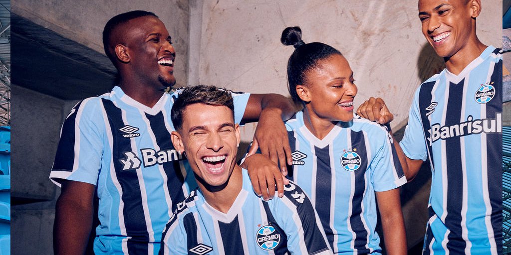 Camisa Feminina Grêmio 2022/23 - Nova Temporada, Listras em Azul Celeste, Preto e Branco.