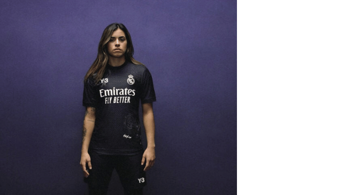 Camisa de goleiro do Real Madrid 2024/25 da Y-3 na cor preta. Possui duas rosas em tom sobre tom, uma na parte superior direita e outra na parte inferior esquerda com a assinatura do estilista japonês Yohji Yamamoto. A gola é redonda, assim como as mangas e punhos. O escudo do Real Madrid está no lado esquerdo do peito em branco, assim como o logo da Y-3 no lado direito do peito e o patrocínio da Emirates. Nas costas, a rosa é vista novamente na parte inferior direita e o nome e número do jogador em branco.