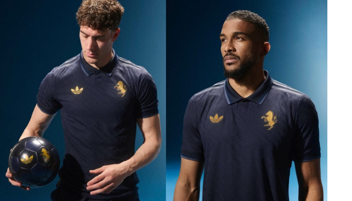 A terceira camisa da Juventus 2024/2025 apresenta um design elegante em azul meia-noite com detalhes em dourado. O padrão gráfico em jacquard simula o reflexo da lua na abóboda celeste. A gola polo e os punhos possuem detalhes em tons mais claros do azul predominante. 