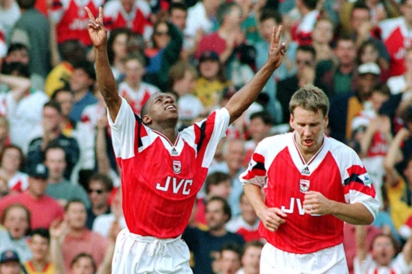 Camisa Retrô Titular do Arsenal Adidas 1992/94 em Vermelho, Branco e Azul - Celebre as Conquistas Históricas com Esta Peça!