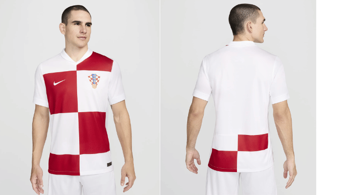 Camisa titular da Seleção Croata Nike 2024-2025. A camisa é branca com detalhes em vermelho, incluindo um padrão xadrez ousado com quadrados maiores do que o comum. A gola é branca estilo mini-polo e as mangas também são brancas. O escudo da Croácia está localizado no lado esquerdo do peito, enquanto o logo da Nike está no lado direito em branco.