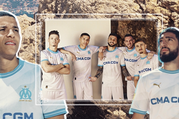 Camisa Titular Puma Masculina Branca e Azul Celeste do Olympique de Marseille. Design inspirado na rocha calcária, com gola redonda azul celeste, punhos elegantes, felino dourado da Puma e escudo atual do Marseille. Adquira na Tevo Sports!