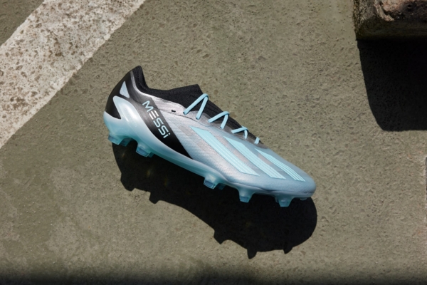 Chuteira de Campo Adidas X Crazyfast Messi.1 FG em Cinza, Azul e Preto - Design arrojado, leveza e controle excepcional para a máxima velocidade em homenagem ao legado de Messi.