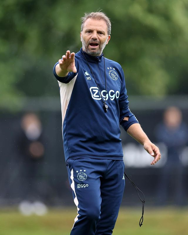 Conjunto de Treino do Ajax 2023/24 Staff Azul Marinho, Rosa e Verde | Tevo Sports