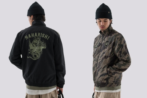 Jaqueta Hino Reversível Arsenal x MAHARISHI 2023-2024 em DPM: Camuflagem Escamas de Dragão Bonsai, com fita de velcro removível e escudo do Arsenal em verde oliva no peito.