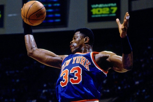 Regata Away New York Knicks Mitchell & Ness 1989-1997 em azul, laranja e branca. Uma peça autêntica que celebra as memoráveis temporadas da equipe na NBA. Reviva os momentos épicos liderados por Patrick Ewing e vista-se com a história do basquete na Tevo Sports