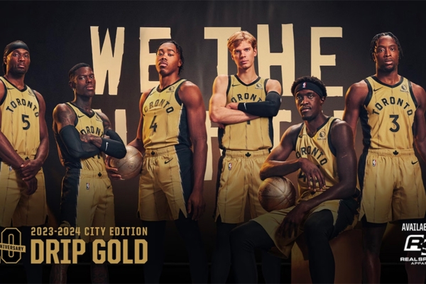 Regata City Edition Toronto Raptors Nike 2023/24 em Dourado, Preto e Cinza, capturando a vibração do basquete e a paixão de Toronto. 'We The North' em vários idiomas e design inspirado na história dos Raptors.