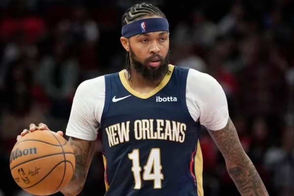 Regata Icon Edition New Orleans Pelicans Nike 2017/24 nas cores Azul, Branca, Dourada e Vermelha, destacando-se como símbolo de estilo e paixão pelo basquete na Tevo Sports