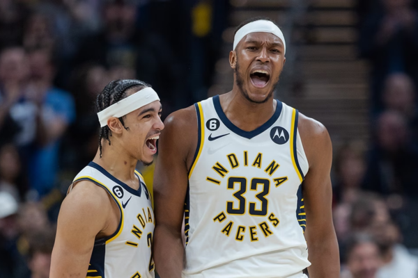 Regata Association Edition Indiana Pacers Nike 2017/24 em branco, azul marinho e amarelo. Uma peça de moda esportiva com design elegante, celebrando a história vitoriosa dos Pacers na NBA | Tevo Sports