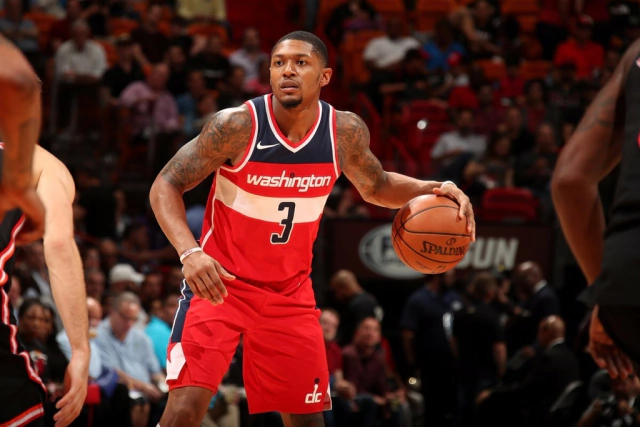 Regata Washington Wizards 2017-23 Icon Edition nas cores vermelha, azul e branca | Tevo Sports