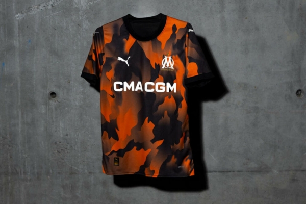 Terceira Camisa Olympique de Marseille Puma 2023/24 Masculina - Design Incandescente em Laranja e Preto inspirado no Vélodrome Orange - Disponível na Tevo Sports