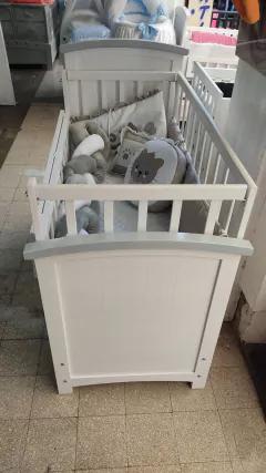 Cuna de madera mecedora para bebé