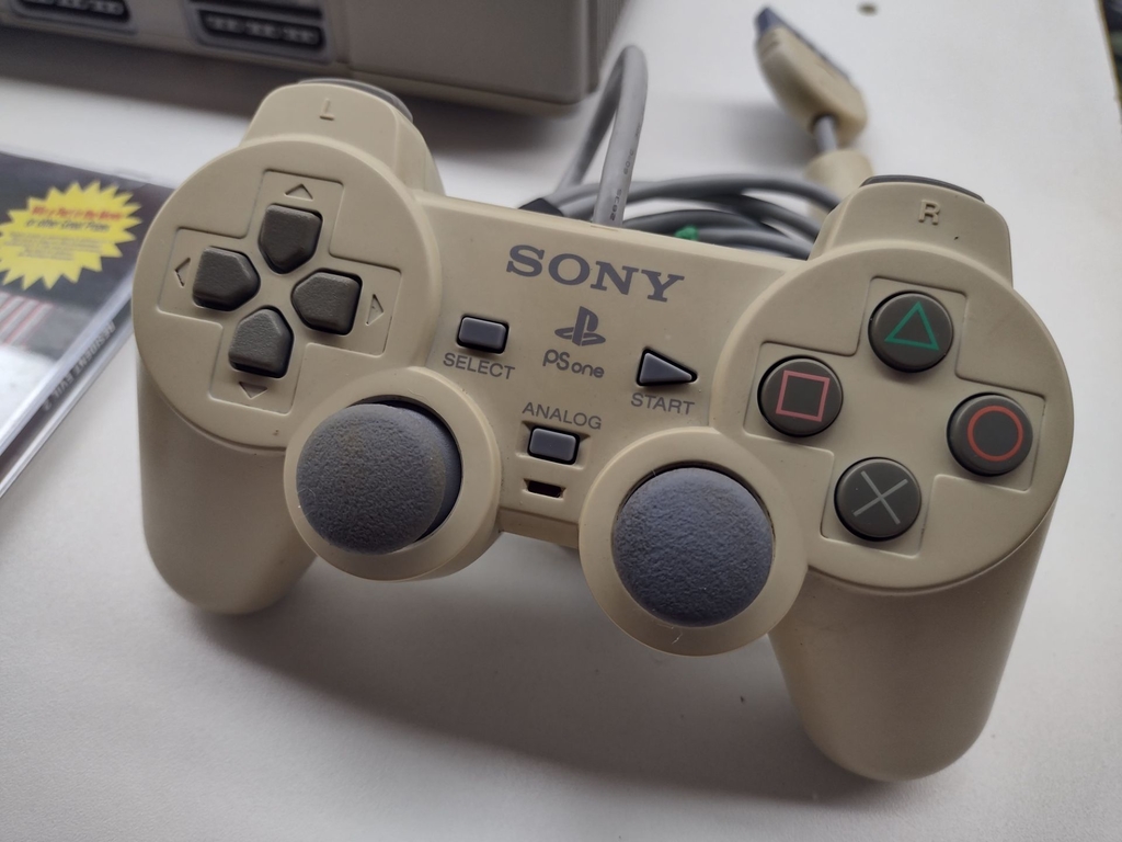 Controle Dualshock PS One Branco - PS1 - Comprar Jogos