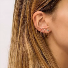 Arete Medio Círculo con Zirconias cúbicas de colores Plata .925 con baño de Oro 18K - comprar en línea
