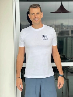 Camiseta branca Somos todos vira-latas!