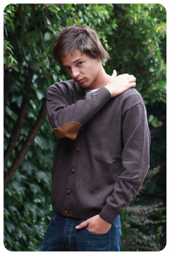 1.1.45 CARDIGAN CON CODERAS