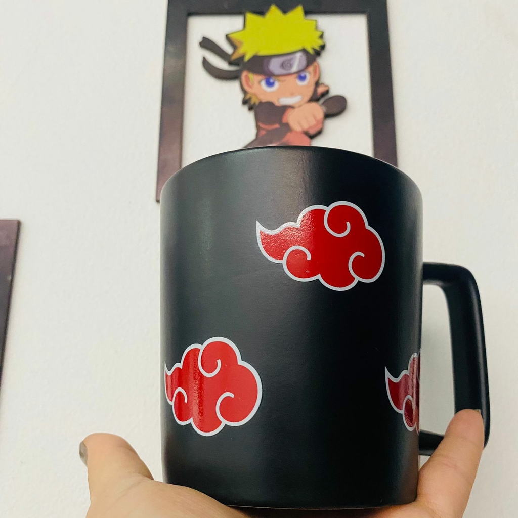 Caneca Akatsuki Com Nomes E Nuvem Vermelha Naruto