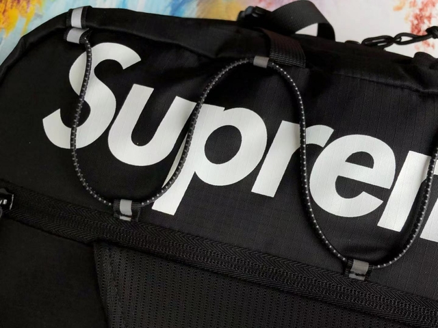 Master Urban Style with the Supreme Backpack Black (17SS)