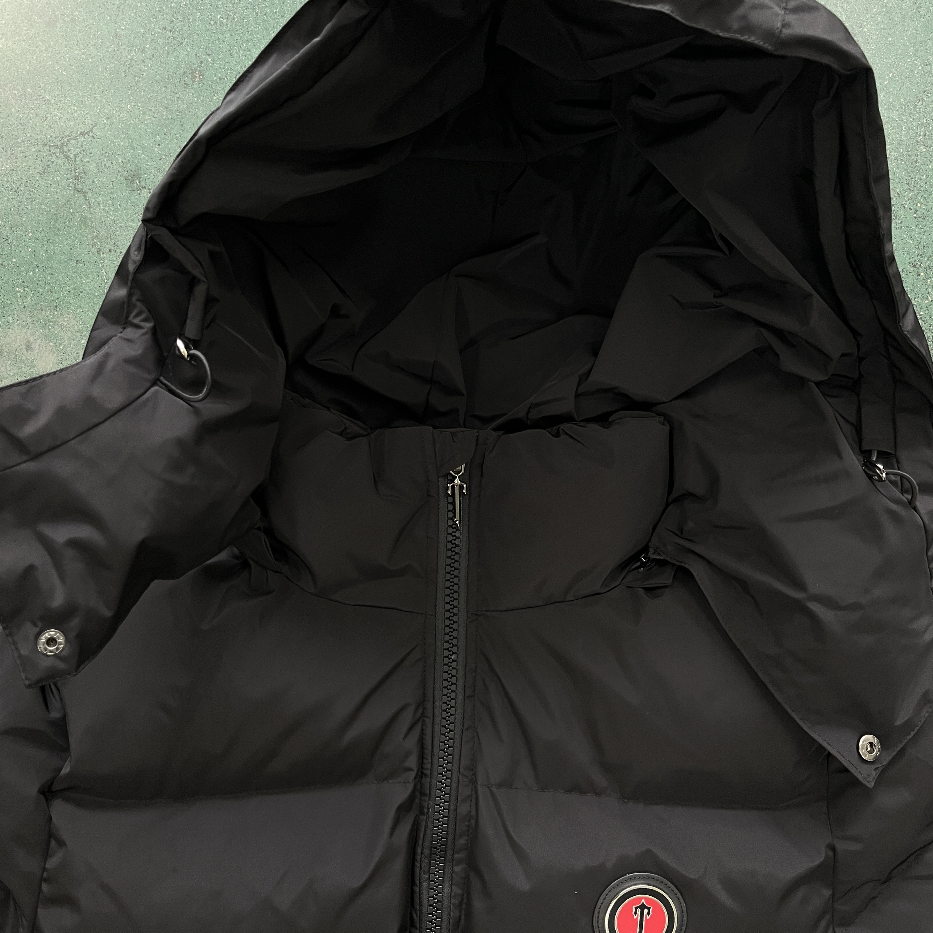 Master Style and Feel Powerful with the Irongate Puffer Jacket