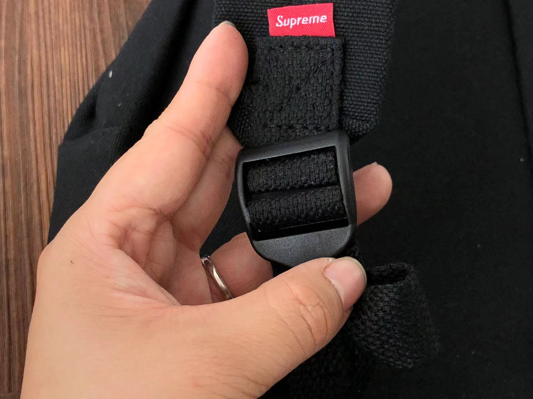 Supreme Canvas Backpack: Elegance and Style in a Fashion Icon