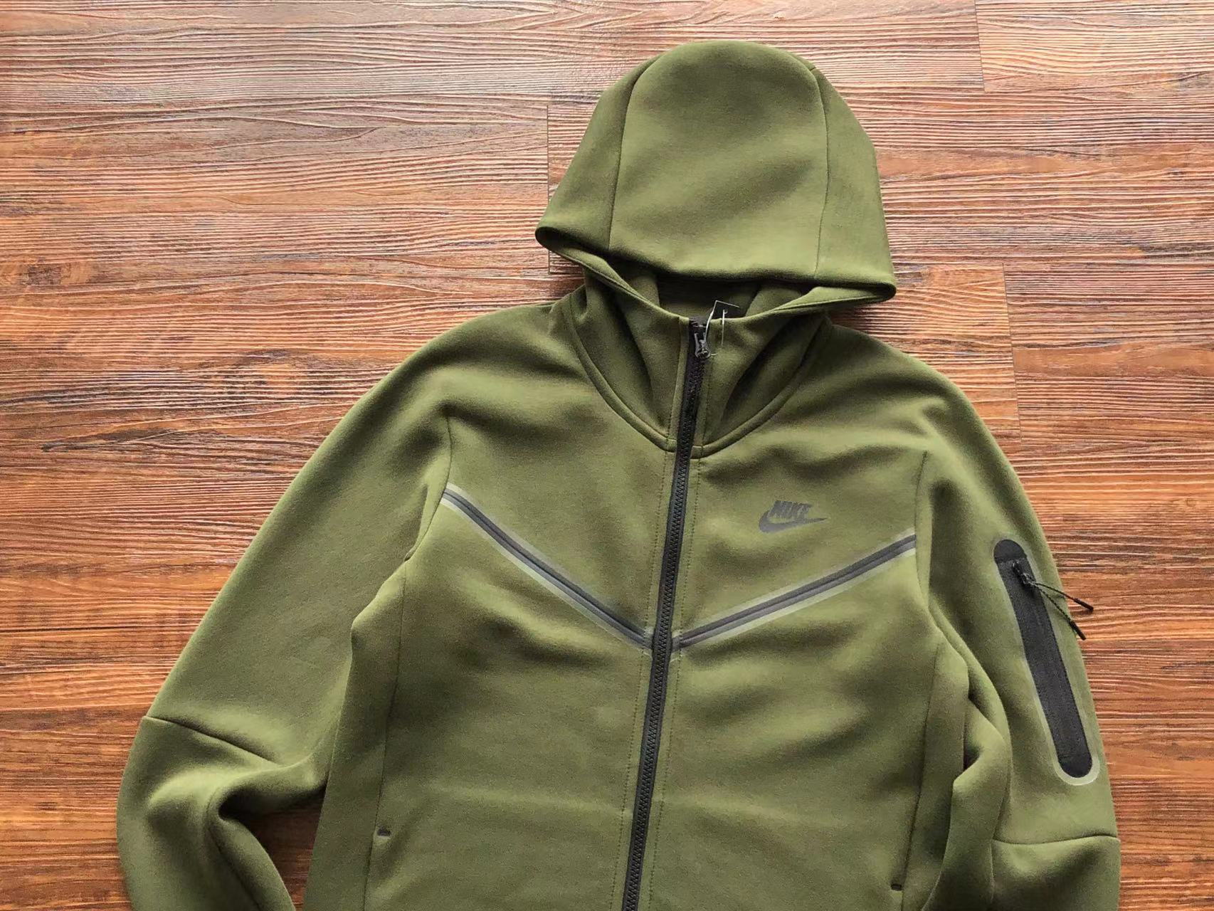 Experience the euphoria of the Nike Tech Fleece Dark Green Set