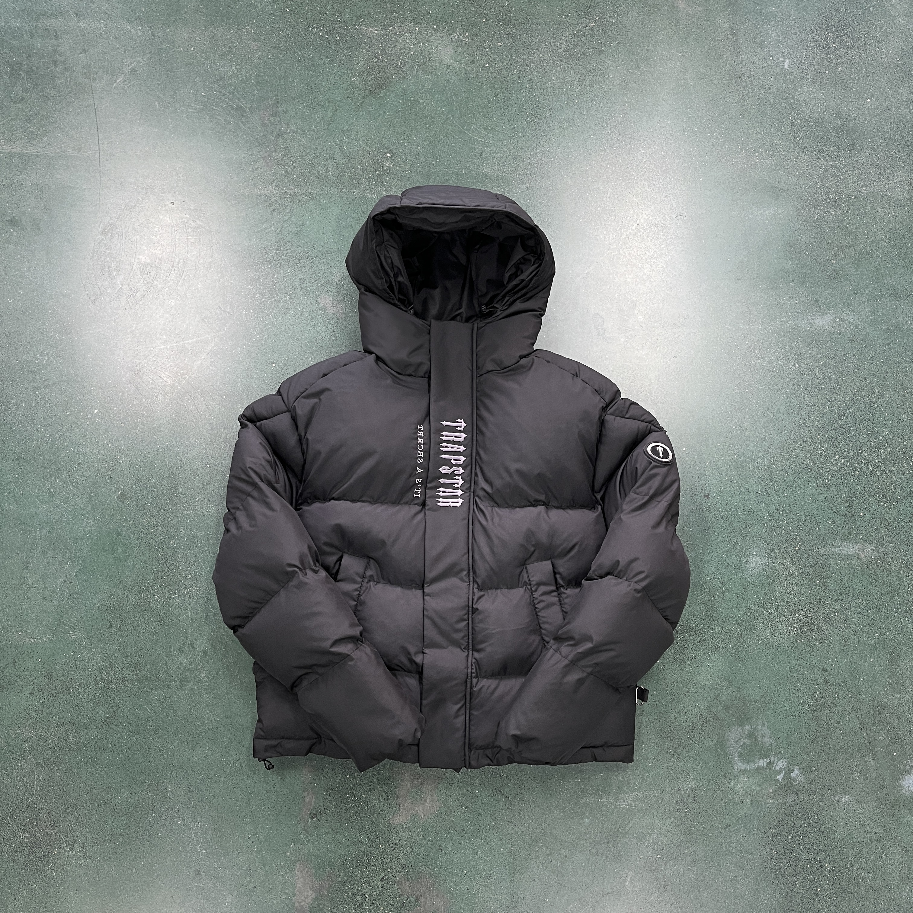 Elevate your style with the TRAPSTAR Decoded 2.0 Puffer - Gray